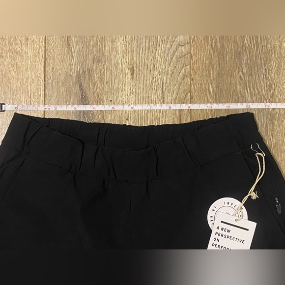 NWT Vuori Wayfarer Pants Tapered Women’s X- Small MSRP $98 Black - Picture 6 of 11